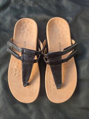 Vionic Black Leather T-Strap Sandals with Tan Footbed New No Box